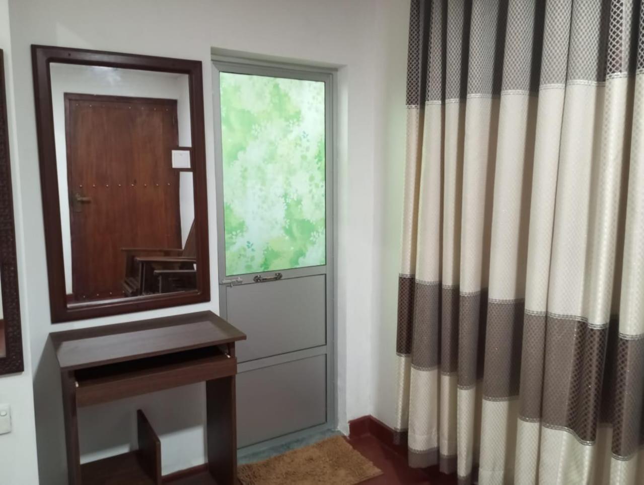 Relax Home Rambukkana Ngoại thất bức ảnh